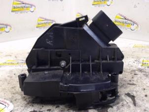 Gebruikte Deurslot Mechaniek 4Deurs rechts-achter Ford Fiesta 6 (JA8) 1.6 TDCi 16V ECOnetic Prijs € 31,50 Margeregeling aangeboden door Binckhorst BV