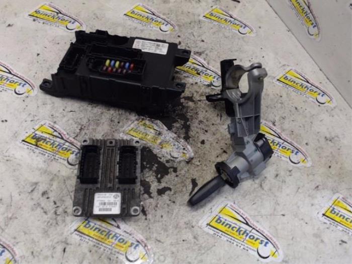 Gebruikte Contactslot + computer Fiat Grande Punto (199) 1.4 Prijs € 131,25 Margeregeling aangeboden door Binckhorst BV