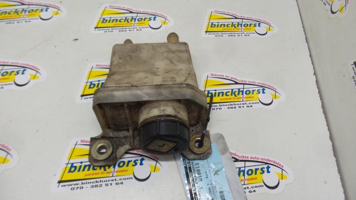 Gebruikte Servo Oliereservoir Fiat Bravo (182A) 1.6 SX 16V Prijs € 15,75 Margeregeling aangeboden door Binckhorst BV