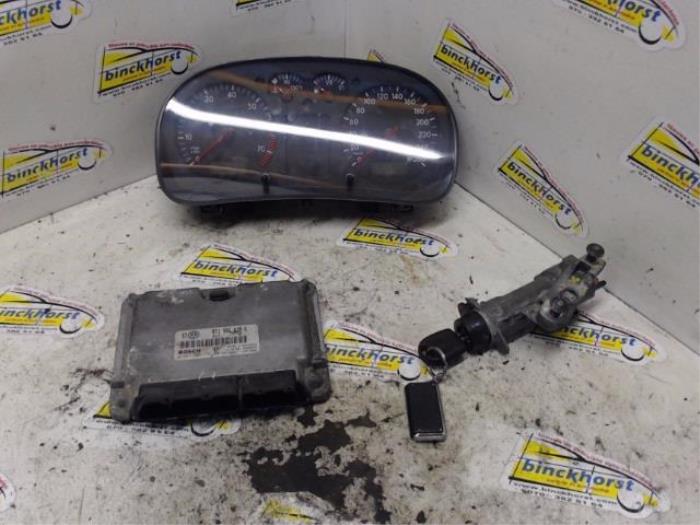 Gebruikte Kontaktslot + computer Volkswagen Golf IV (1J1) 2.3 V5 GTI Prijs € 157,50 Margeregeling aangeboden door Binckhorst BV