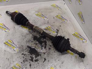 Gebruikte Aandrijfas links-voor Peugeot 206+ (2L/M) 1.1 XR,XS Prijs € 36,75 Margeregeling aangeboden door Binckhorst BV