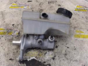 Gebruikte Hoofdremcilinder Renault Clio IV (5R) 0.9 Energy TCE 90 12V Prijs € 26,25 Margeregeling aangeboden door Binckhorst BV