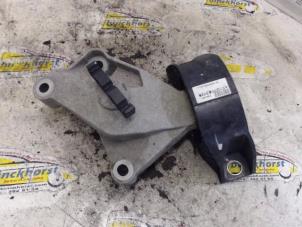 Gebruikte Motorsteun Renault Clio IV (5R) 0.9 Energy TCE 90 12V Prijs € 26,25 Margeregeling aangeboden door Binckhorst BV