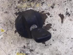 Gebruikte Tankdop Citroen C3 Pluriel (HB) 1.6 16V Prijs € 15,75 Margeregeling aangeboden door Binckhorst BV