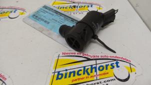 Gebruikte Ruitensproeierpomp voor Mitsubishi Colt (CJ) 1.3 GL,GLX 12V Prijs € 10,50 Margeregeling aangeboden door Binckhorst BV