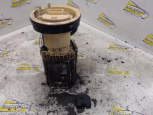 Gebruikte Tank element Pomp Volkswagen Transporter/Caravelle T5 1.9 TDi Prijs € 42,00 Margeregeling aangeboden door Binckhorst BV