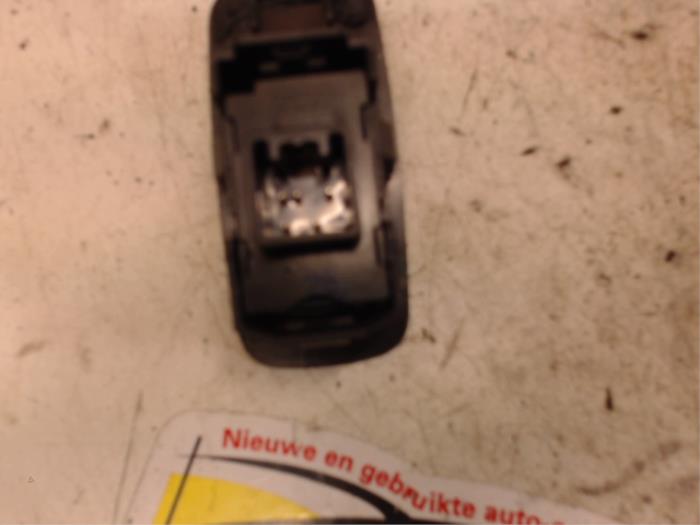 Elektrisch Raam Schakelaar van een Toyota Corolla (E12) 1.4 D-4D 16V 2006