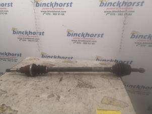 Gebruikte Aandrijfas rechts-voor Peugeot 208 I (CA/CC/CK/CL) 1.2 Vti 12V PureTech 82 Prijs € 42,00 Margeregeling aangeboden door Binckhorst BV