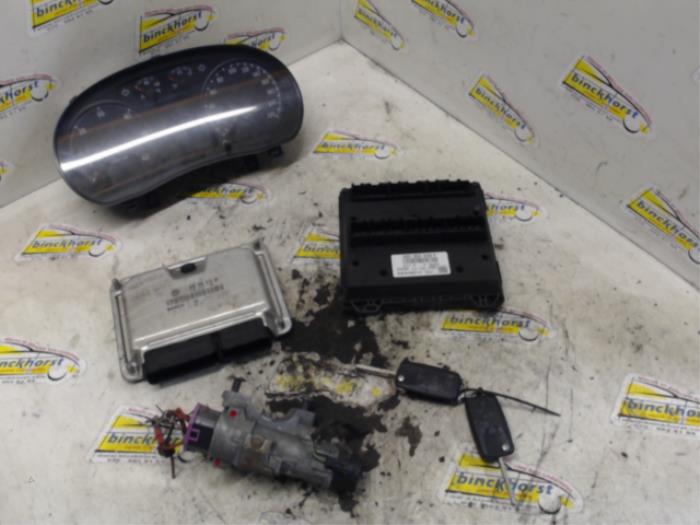 Gebruikte Kontaktslot + computer Volkswagen Polo IV (9N1/2/3) 1.4 TDI 70 Prijs € 125,00 Margeregeling aangeboden door Binckhorst BV