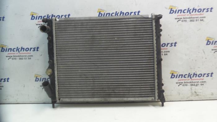 Gebruikte Radiateur Renault Clio (B/C57/357/557/577) 1.2e Kat. Prijs € 31,50 Margeregeling aangeboden door Binckhorst BV