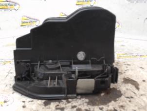 Gebruikte Slotmechaniek Portier 4Deurs rechts-voor BMW 1 serie (E87/87N) 118i 16V Prijs € 31,50 Margeregeling aangeboden door Binckhorst BV