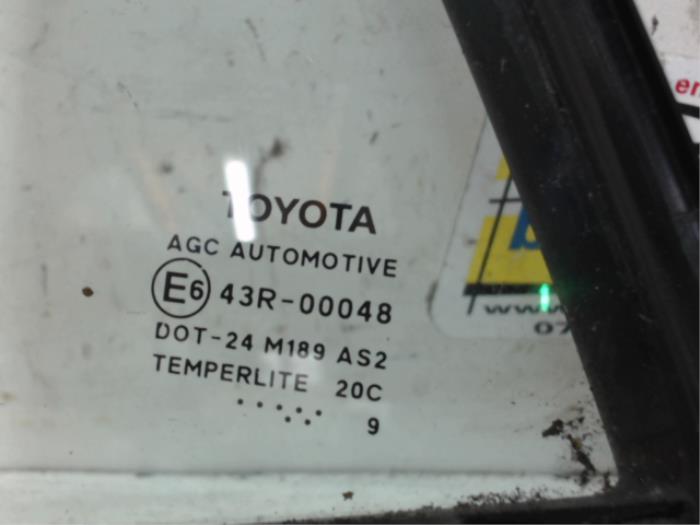 Driehoeks Ruit links-achter van een Toyota Auris (E15) 1.6 Dual VVT-i 16V 2009