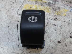 Gebruikte Handrem schakelaar Opel Meriva 1.3 CDTI 16V Prijs € 10,50 Margeregeling aangeboden door Binckhorst BV