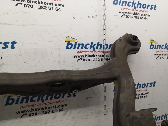 Subframe van een Mercedes-Benz A (W176) 1.6 A-180 16V 2014