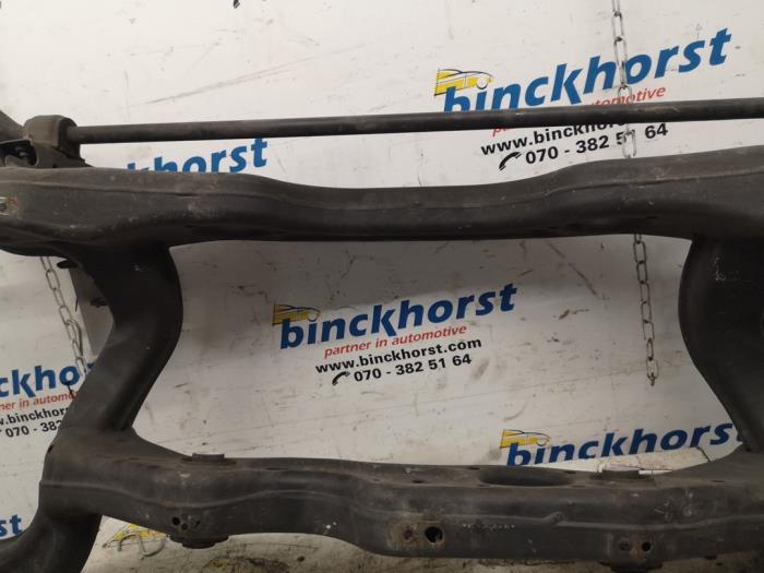 Subframe van een Mercedes-Benz A (W176) 1.6 A-180 16V 2014