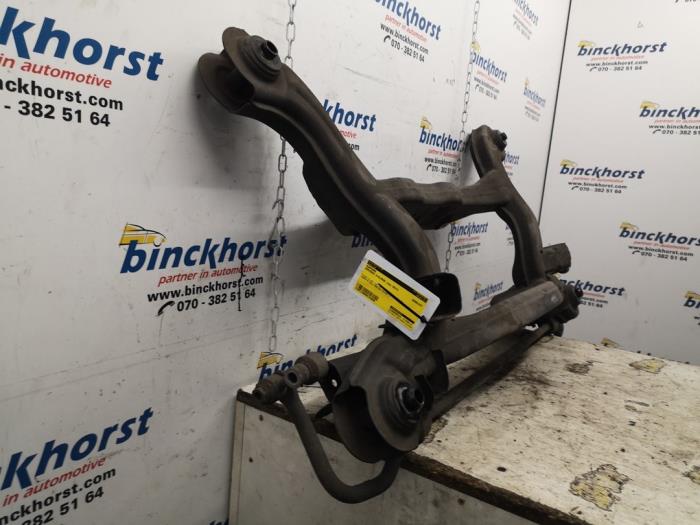 Subframe van een Mercedes-Benz A (W176) 1.6 A-180 16V 2014