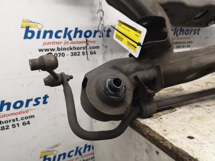 Subframe van een Mercedes-Benz A (W176) 1.6 A-180 16V 2014