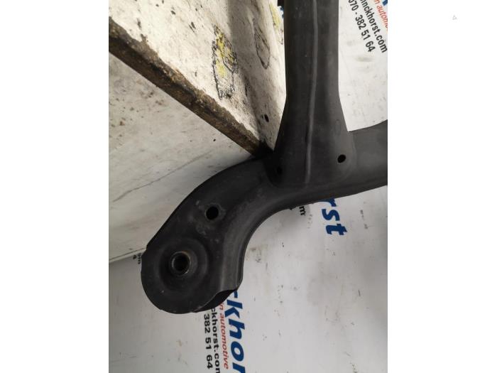 Subframe van een Mercedes-Benz A (W176) 1.6 A-180 16V 2014