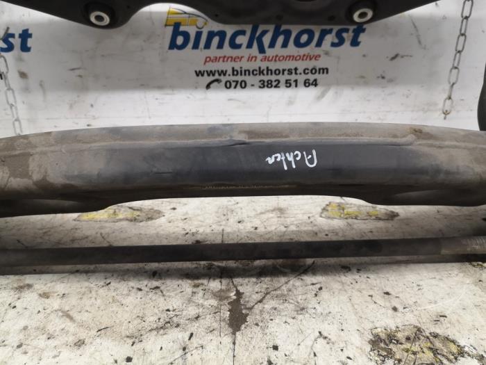 Subframe van een Mercedes-Benz A (W176) 1.6 A-180 16V 2014