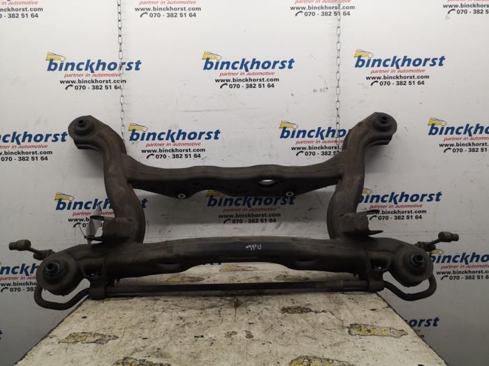 Subframe van een Mercedes-Benz A (W176) 1.6 A-180 16V 2014