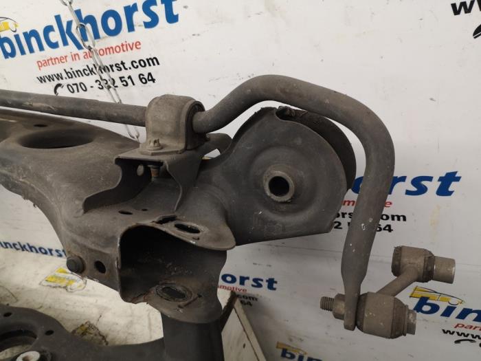 Subframe van een Mercedes-Benz A (W176) 1.6 A-180 16V 2014