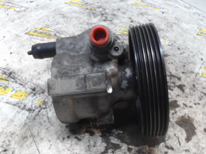 Pomp Servo van een Renault Laguna II Grandtour (KG) 1.8 16V 2003