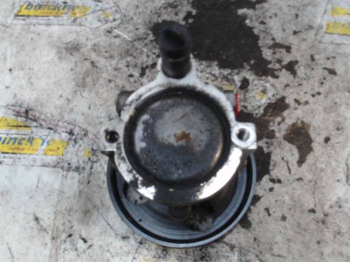 Pomp Servo van een Renault Laguna II Grandtour (KG) 1.8 16V 2003