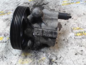 Pomp Servo van een Renault Laguna II Grandtour (KG) 1.8 16V 2003
