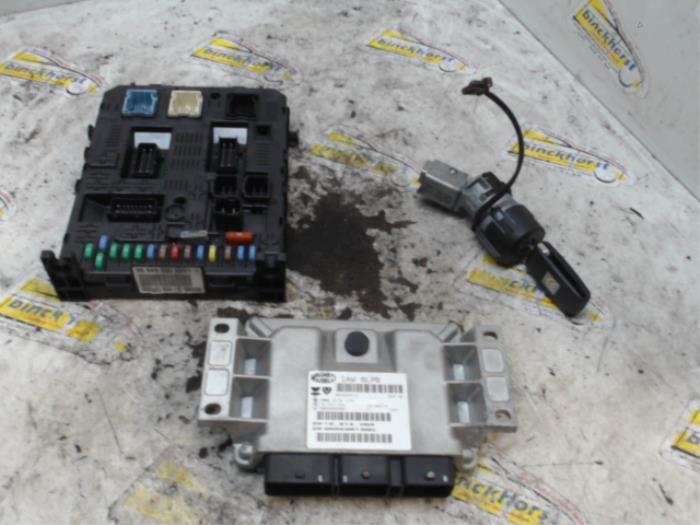 Gebruikte Kontaktslot + computer Citroen C4 Picasso (UD/UE/UF) 2.0 16V Autom. Prijs € 131,25 Margeregeling aangeboden door Binckhorst BV