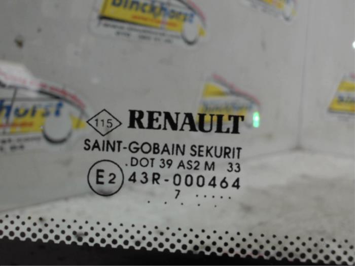 Ruit 2Deurs links-achter van een Renault Clio III (BR/CR) 1.5 dCi 105 FAP 2006