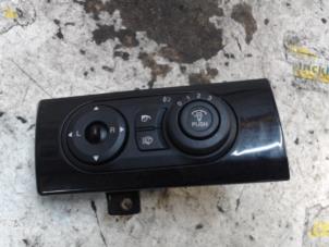 Gebruikte Schakelaar Spiegel Chevrolet Captiva (C140) 2.2 D 16V 4x4 Prijs € 36,75 Margeregeling aangeboden door Binckhorst BV