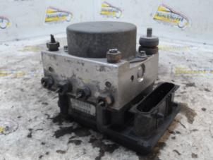 Gebruikte ABS Pomp Renault Clio III (BR/CR) 1.2 16V 75 Prijs € 52,50 Margeregeling aangeboden door Binckhorst BV