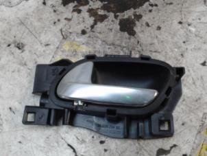 Gebruikte Deurgreep 4Deurs links-voor Peugeot 508 SW (8E/8U) 1.6 HDiF 16V Prijs € 10,50 Margeregeling aangeboden door Binckhorst BV