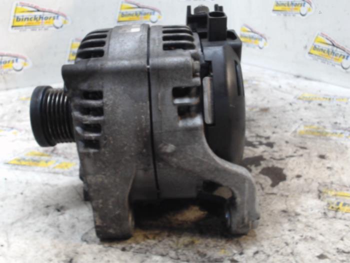 Dynamo van een BMW X1 (E84) sDrive 20i 2.0 16V Twin Power Turbo 2014