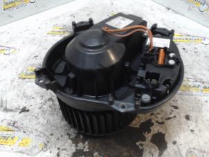 Gebruikte Kachel Ventilatiemotor Mercedes GLA AMG (156.9) 2.0 45 AMG Turbo 16V Prijs € 78,75 Margeregeling aangeboden door Binckhorst BV