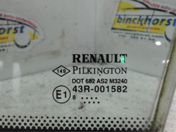 Ruit Driehoek links-voor van een Renault Modus/Grand Modus (JP) 1.5 dCi 85 2009