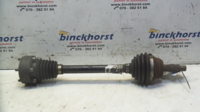 Gebruikte Aandrijfas links-voor Volkswagen Lupo (6X1) 1.4 16V 75 Prijs € 52,50 Margeregeling aangeboden door Binckhorst BV