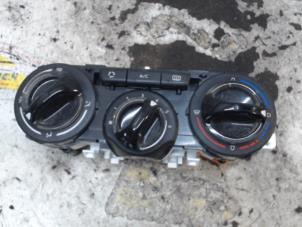 Gebruikte Chaufage Bedieningspaneel Peugeot 208 I (CA/CC/CK/CL) 1.4 HDi Prijs € 26,25 Margeregeling aangeboden door Binckhorst BV