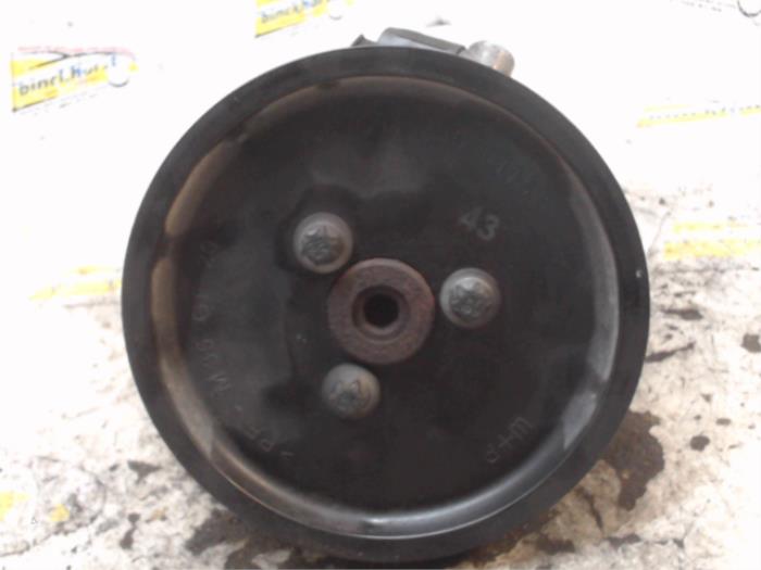 Gebruikte Pomp Servo Mercedes C Combi (S203) 2.2 C-200 CDI 16V Prijs € 78,75 Margeregeling aangeboden door Binckhorst BV