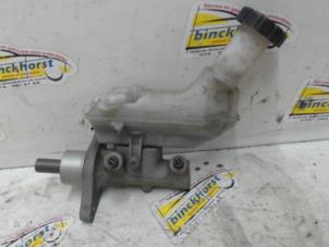 Gebruikte Hoofdremcilinder Renault Clio III (BR/CR) 1.2 16V 75 Prijs € 21,00 Margeregeling aangeboden door Binckhorst BV