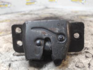 Gebruikte Achterklep Slotmechaniek Hyundai Trajet 2.0 16V Prijs € 21,00 Margeregeling aangeboden door Binckhorst BV