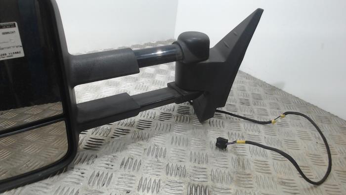 Buitenspiegel links van een Chevrolet Suburban 5.3 V8 FlexFuel 4x4 2014