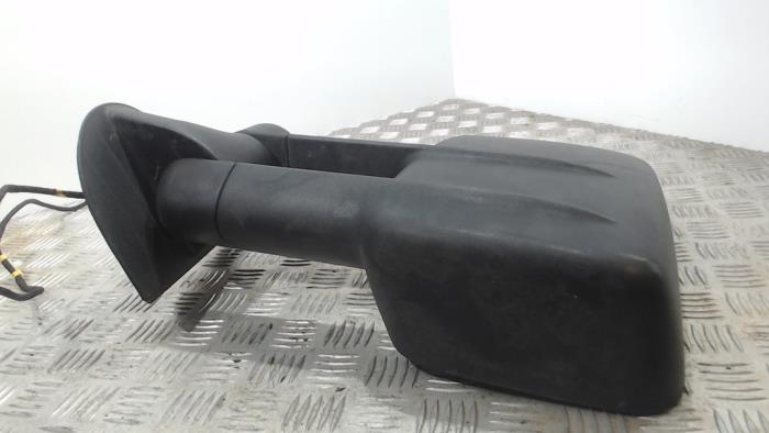 Buitenspiegel links van een Chevrolet Suburban 5.3 V8 FlexFuel 4x4 2014