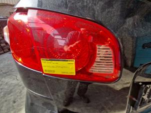 Gebruikte Achterlicht links Hyundai Santa Fe II (CM) 2.2 CRDi 16V 4x4 Prijs € 31,50 Margeregeling aangeboden door Binckhorst BV