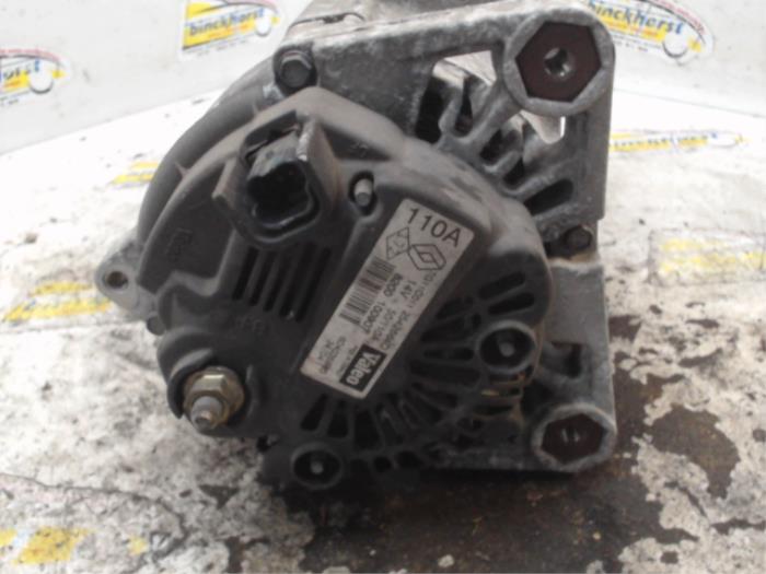 Dynamo van een Renault Scénic II (JM) 1.6 16V 2004
