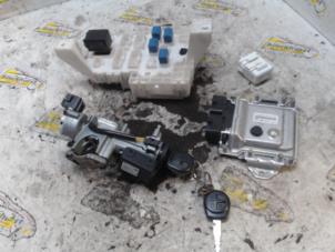 Gebruikte Kontaktslot + computer Suzuki Splash 1.0 12V Prijs € 141,75 Margeregeling aangeboden door Binckhorst BV