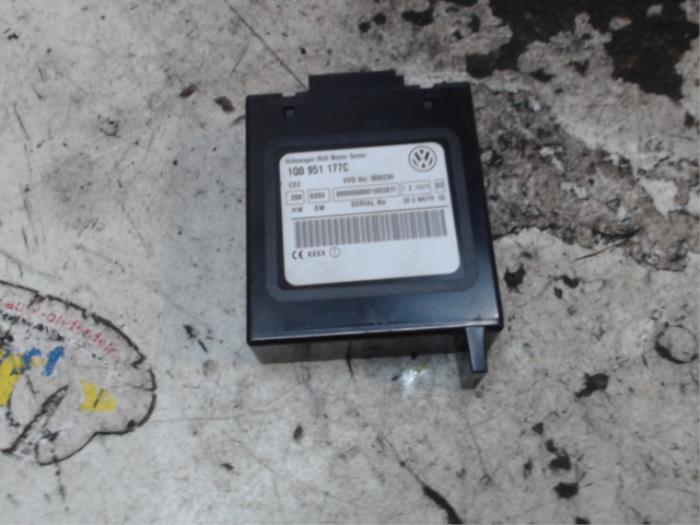 Gebruikte Radar sensor Volkswagen Eos (1F7/F8) 2.0 TDI 16V Prijs € 42,00 Margeregeling aangeboden door Binckhorst BV