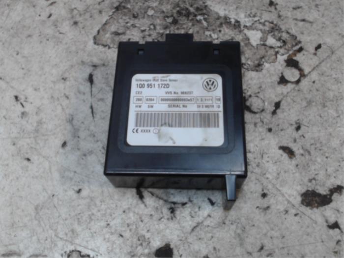Gebruikte Radar sensor Volkswagen Eos (1F7/F8) 2.0 TDI 16V Prijs € 42,00 Margeregeling aangeboden door Binckhorst BV