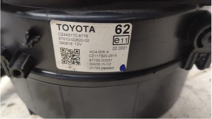 Kachelhuis van een Toyota Yaris III (P13) 1.33 16V Dual VVT-I 2016