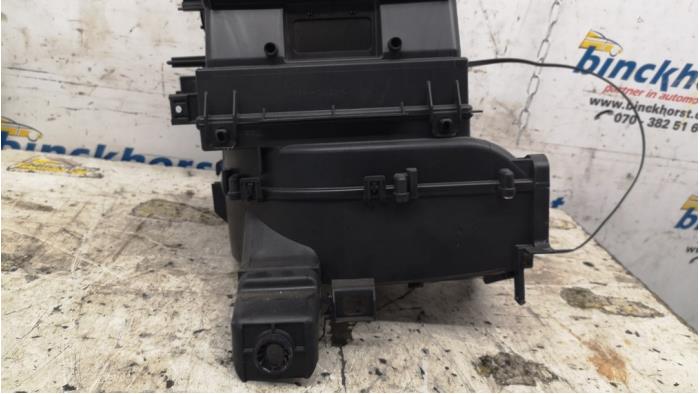 Kachelhuis van een Toyota Yaris III (P13) 1.33 16V Dual VVT-I 2016